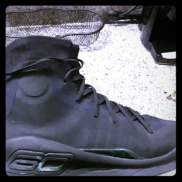 Curry 4s - Picture 1 of 4